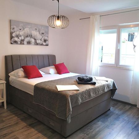 Family Friendly Apartments With A Swimming Pool Supetarska Draga - Donja, Rab - 2019 Exterior foto