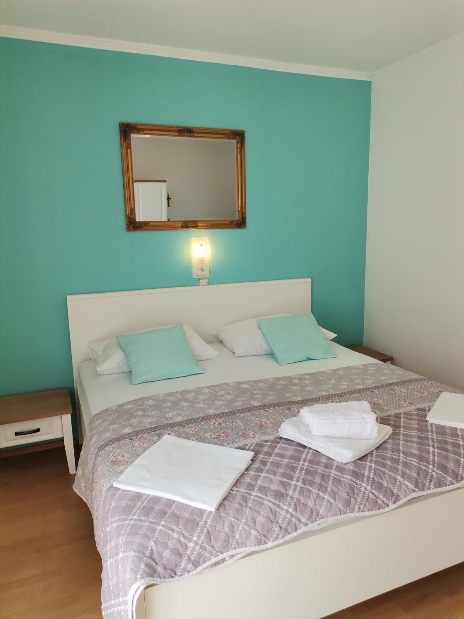 Family Friendly Apartments With A Swimming Pool Supetarska Draga - Donja, Rab - 2019 Quarto foto