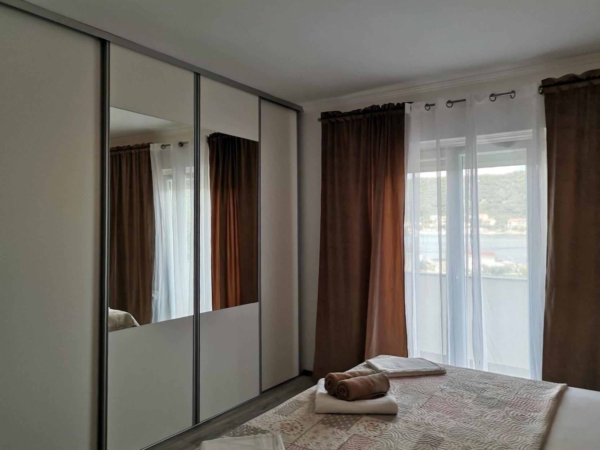 Family Friendly Apartments With A Swimming Pool Supetarska Draga - Donja, Rab - 2019 Quarto foto